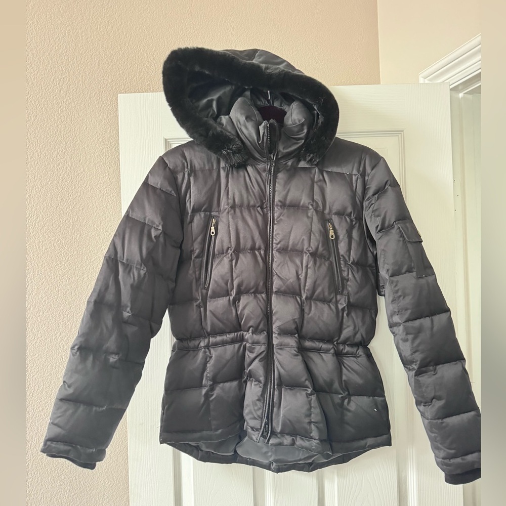Larry Levine warm puffer jacket with faux fur trim on hood size S